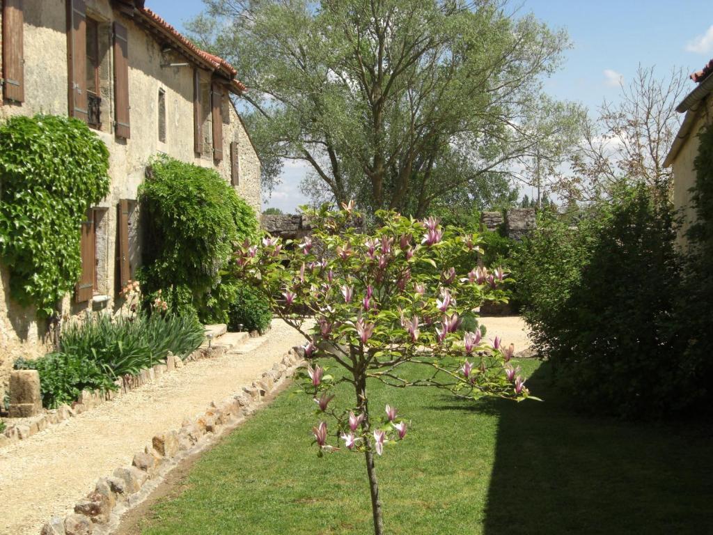 Hotel Le Mas D'Anjou Tigné Exterior foto